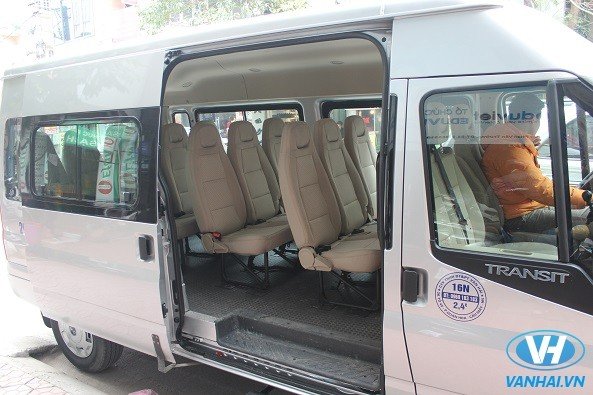 Những mẫu xe 16 chỗ đời mới phục vụ hành trình đi chùa Hương