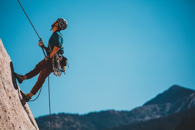 Difference Between Mountain Climbing and Rock Climbing