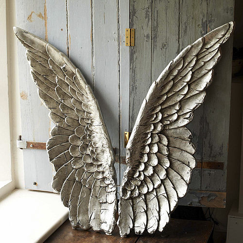 Quick crave Wallmounted angel wings A quick Wednesday PS This is an odd 