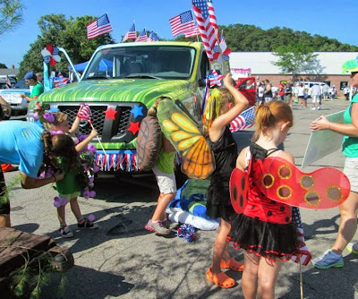 kids dress in costume for the July 4th parade