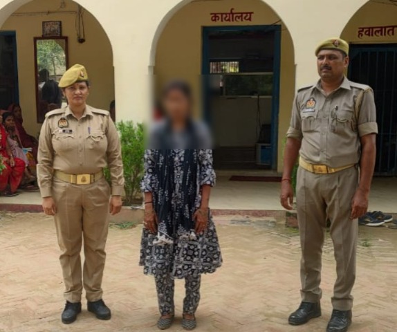  कूटरचना द्वारा धोखाधड़ी करने व जान से मारने की धमकी देने के आरोप में 01 नफर वांछित अभियुक्ता गिरफ्तार