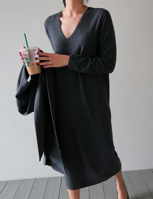  V-Neck Shift Knit Dress