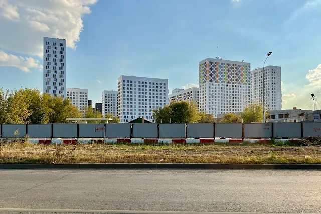 улица Декабристов, жилой комплекс «Грин Парк»