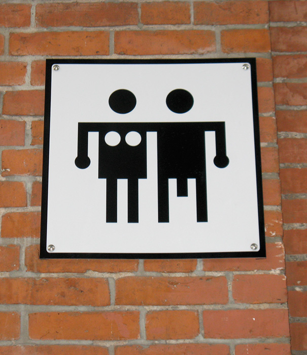 20+ Of The Most Creative Bathroom Signs Ever - Bathroom Sign In Berlin