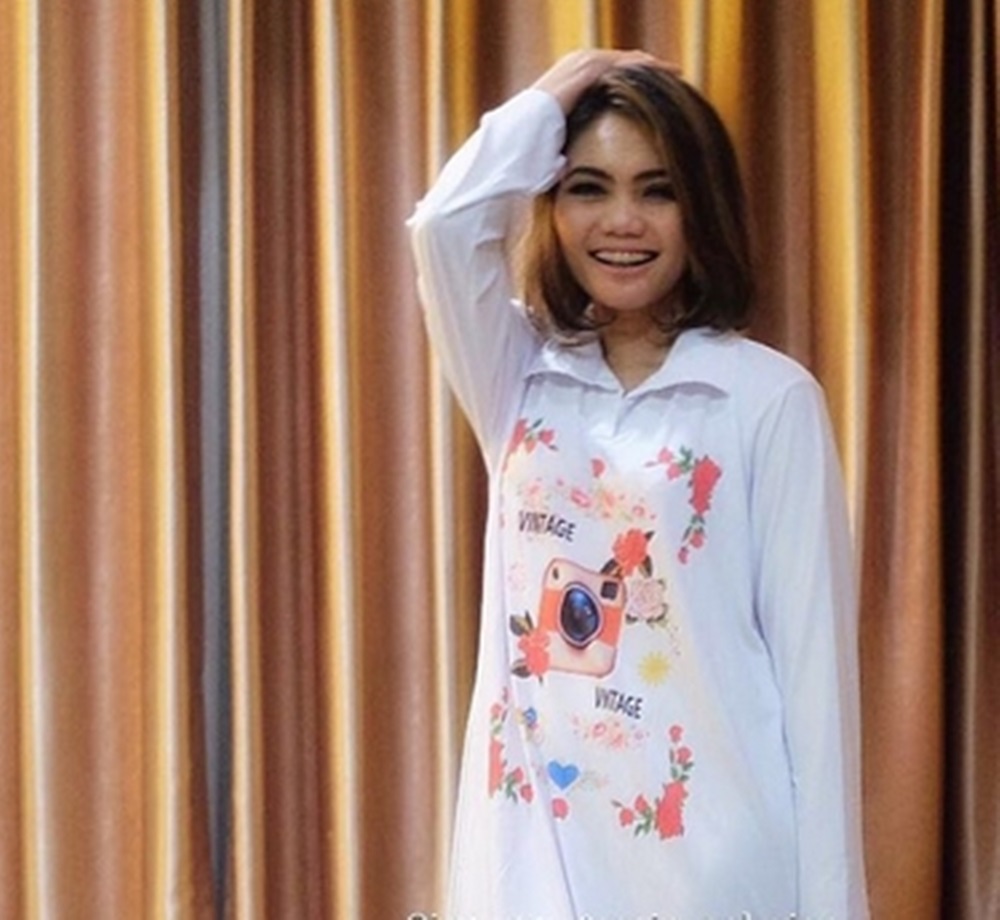 32 Foto OOTD Rina Nose Yang Super Fashionable Indonesian Paparazzi