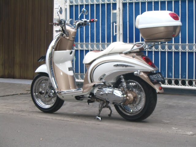Foto gambar modifikasi scoopy fi velg ring 14 atau 17 ...