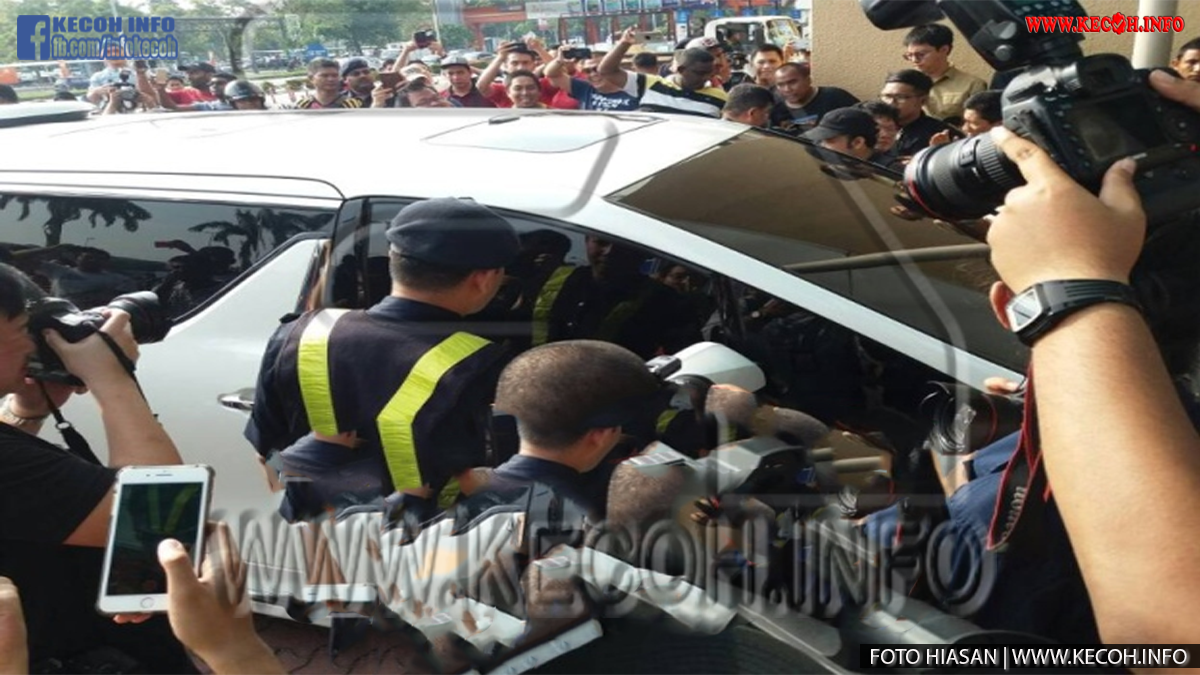 Orang Ramai Sanggup Tunggu Dan Berjaga Tunggu Najib Di Lapangan Terbang Subang Agar Tidak Lari, Namun Apa Yang Mereka Temui Amat Memeranjatkan