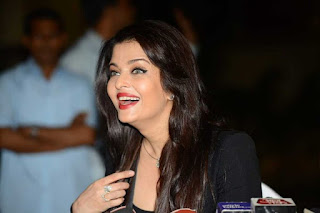 Aishwarya Rai Smiling Pic