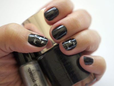 Manicura en negro