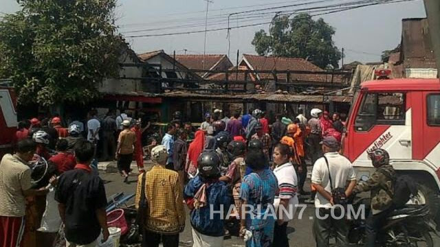 Enam Kios di Ambarawa Ludes Terbakar, Kerugian Capai Ratusan Juta Rupiah