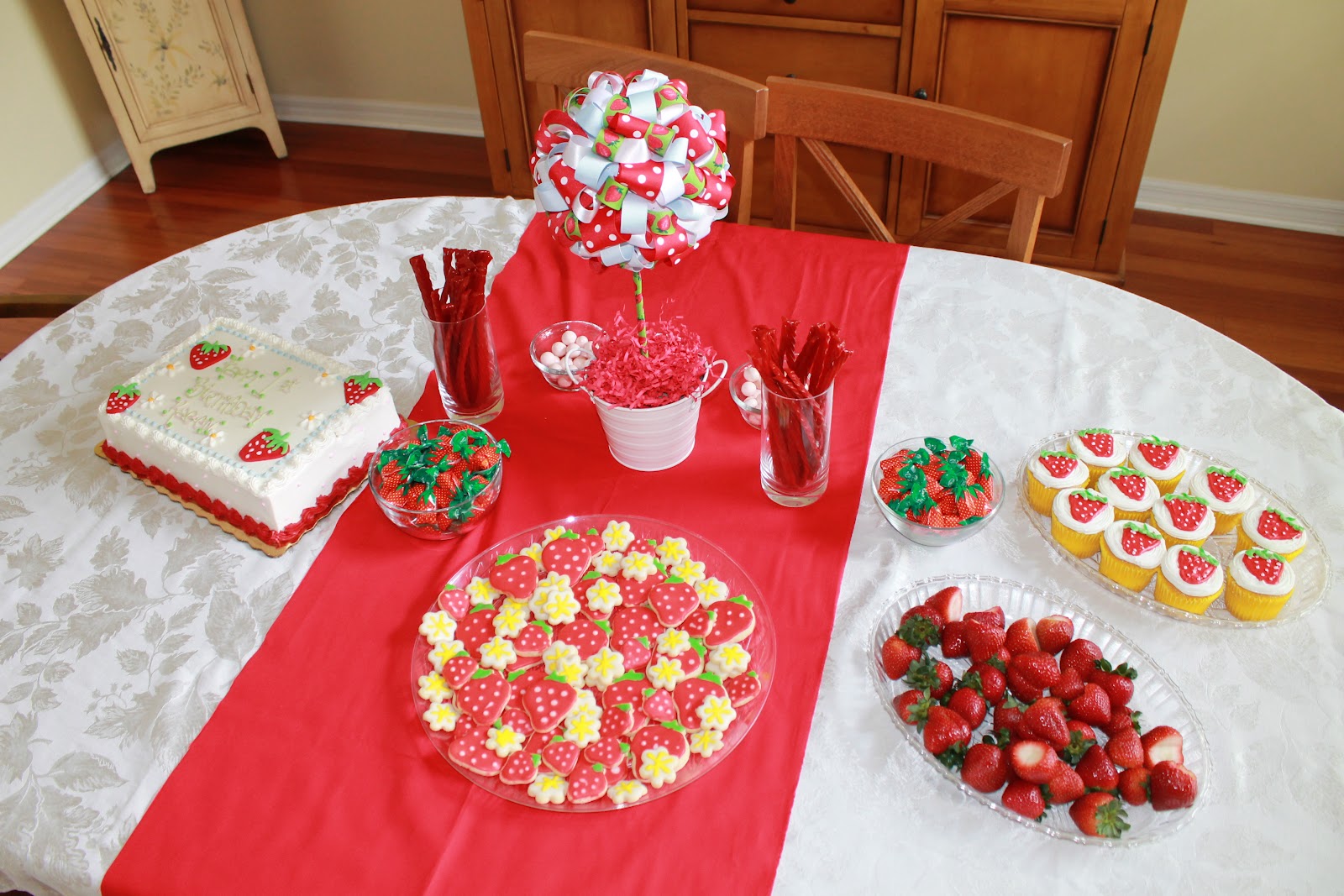 Desperate Craftwives: Strawberry Birthday Party