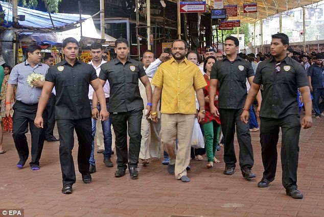 Pankaj Parakh and his bodyguards