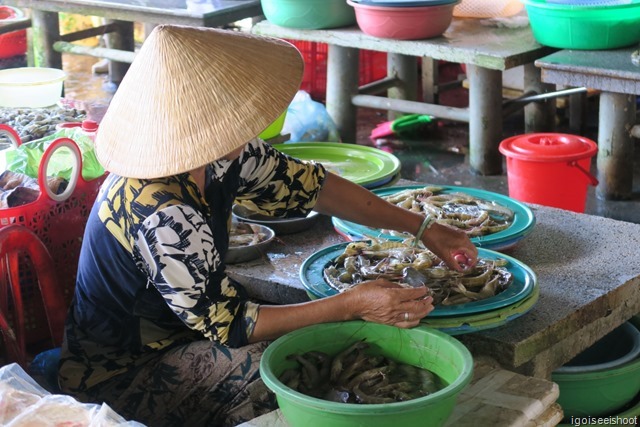 Vendors at Hoi An wet market