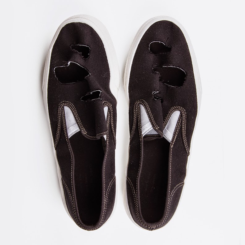 http://www.number3store.com/holes-cotton-slip-on-sneakers/1816/