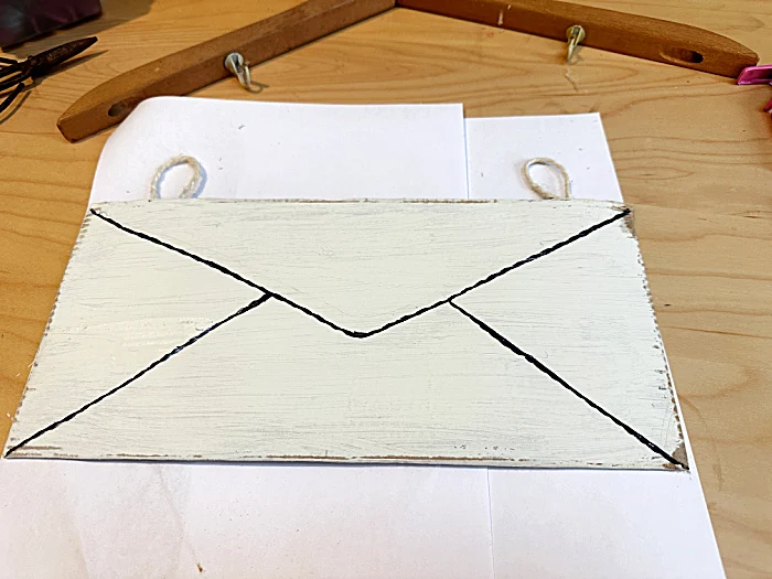 envelope lines on cardboard envelope