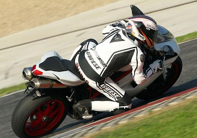  First Shot Ride 2011 Ducati 848 EVO Superbike