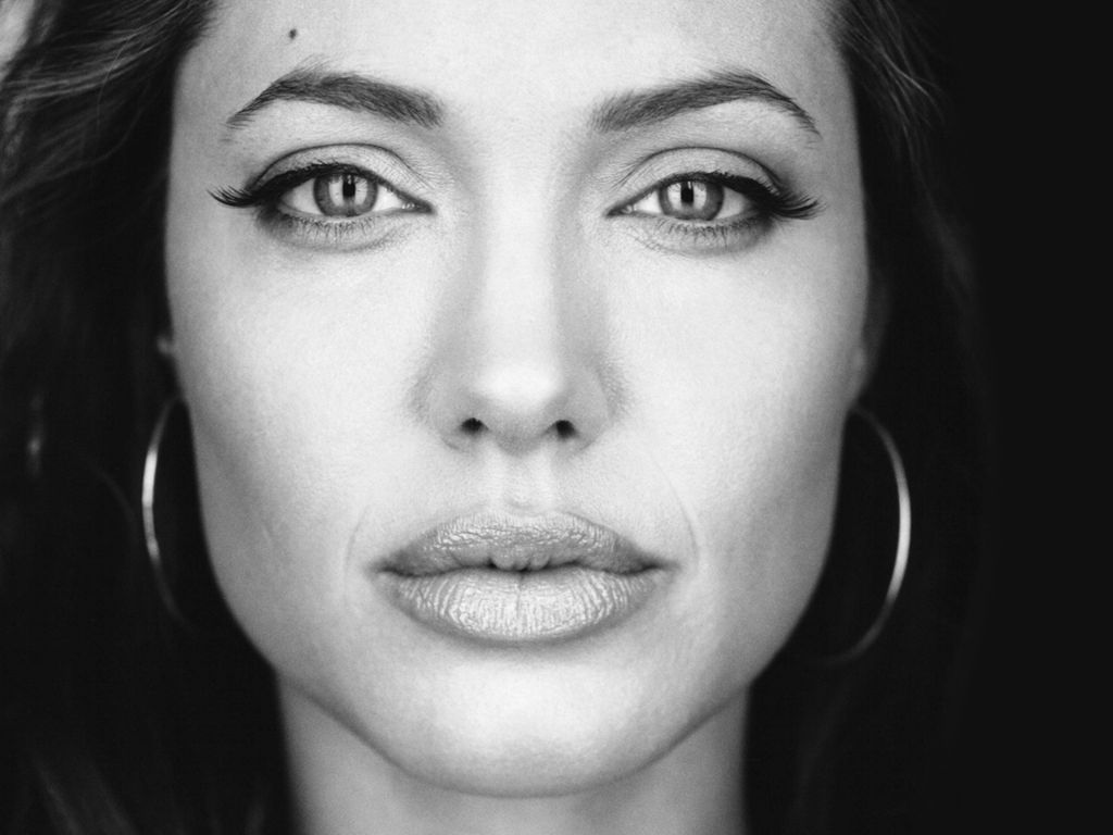 Wallpaper Zoom: Angelina Jolie Wallpapers, Part 3