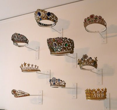I painted the image of the tiara below for my princess card.