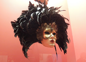 Eyes Wide Shut feathered mask