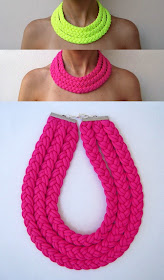 Collar de trapillo con trenzas