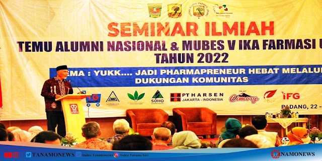 Gubernur Mahyeldi Harap Alumni Farmasi UNAND, Jadi Entrepreneur Bidang Farmasi