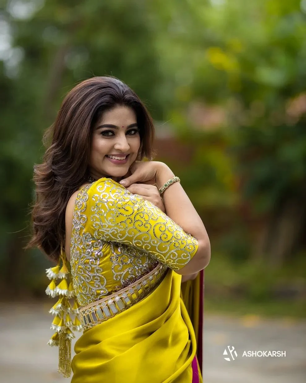Actress Sneha Prasanna Latest Gold Saree Photos