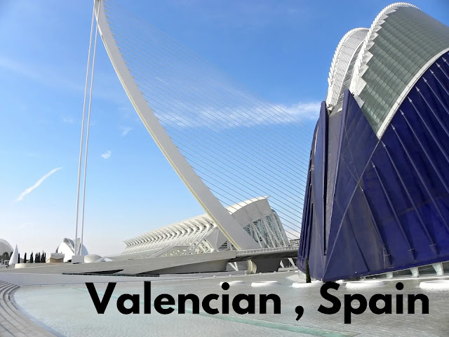 Milwaukee Art Museum with a curved structure