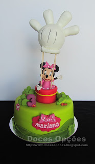 A Minnie foi de balão ao aniversário da Mariana