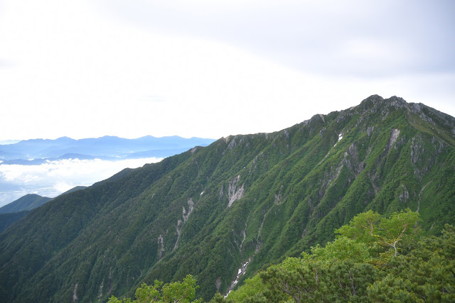 空木岳。美しい山容だ。