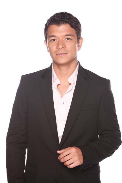 Jericho Rosales wins Outstanding Achievement in Filmmaking Acting award 