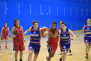 Mudanzas Álvaro Barakaldo EST gana 61-51 al Begoñazpi en Lasesarre