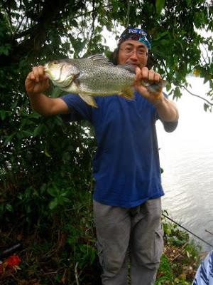 Big Grunt or Jiok Lor 石炉鱼 Caught by Ah Kwang Weighing 2kg Plus at Woodland Jetty Fishing Hotspots was created to share with those who are interested in fishing on tips and type of fishes caught around Woodland Jetty Fishing Hotspots.