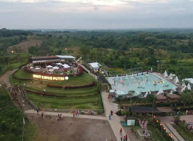 Bukit Kayoe Putih Mojokerto