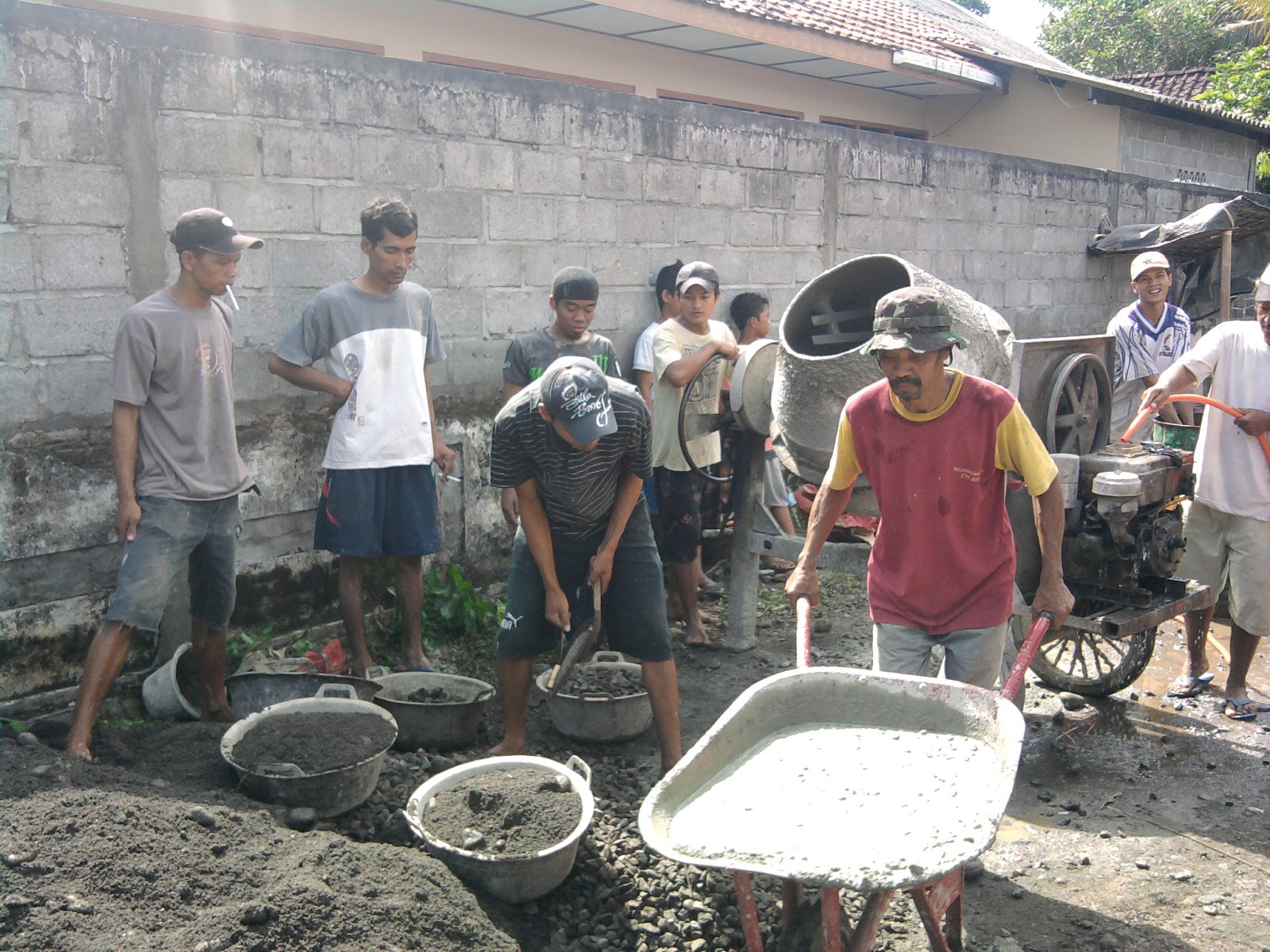 Contoh Cerpen Gotong Royong - Kimcil I