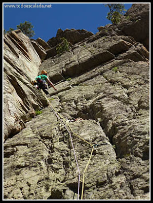 Escalada en la Restonica, Vía Queue Dalle