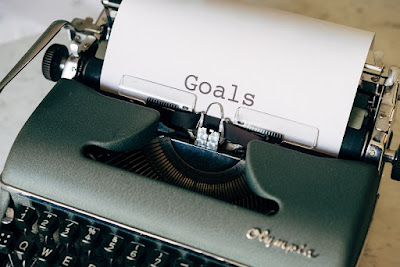 Typewriter with the word 'goals'