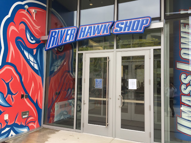 Riverhawk Shop（生協）