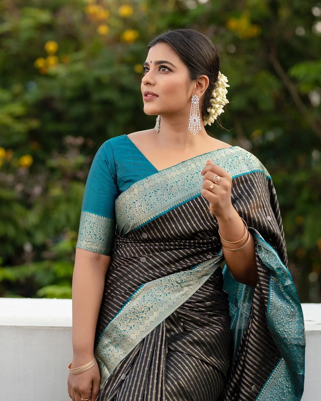 Actress Aishwarya Rajesh Pretty Look in Traditional saree Pics