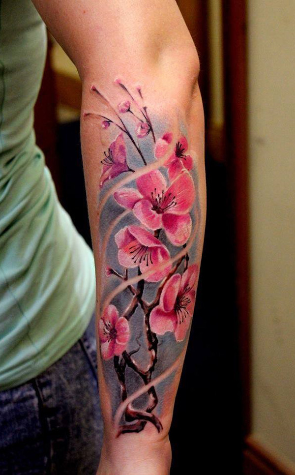 Bonito e detalhado da flor de cerejeira tatuagem no braço. Você pode ver um grupo de flores de cerejeira, aparentemente, abraçada pelo vento como exibir sua beleza encantadora para o mundo ver. (Foto: Fontes de imagem)