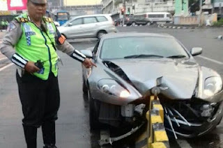 Kecelakaan Karena “Ngantuk”, Aston Martin Ditanggung Asuransi?