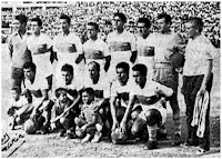 ELCHE C. F. - Elche, Alicante, España - Temporada 1957-58 - Isidro, Gómez, Rico, Quirant, Campos, Mezquita, Navarro (suplente), Díez (masajista); Pitarch, Souto, César, Moll y Nito II - ELCHE 4 REAL MALLORCA 2 - 15/06/1958 - Promoción de ascenso a 2ª División - Elche, Alicante, estadio de Altabix - El Elche, que había perdido 0-1 en Mallorca, consigue el ansiado ascenso a 2ª