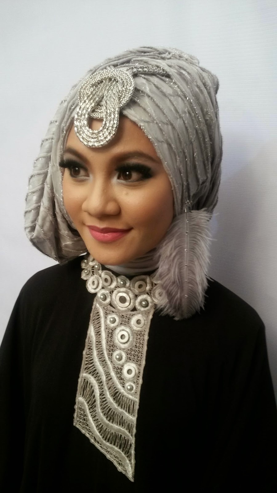 Naveela Beauty Muslimah MAKE UP HIJAB PESTA DENGAN AKSESORIS ANTING