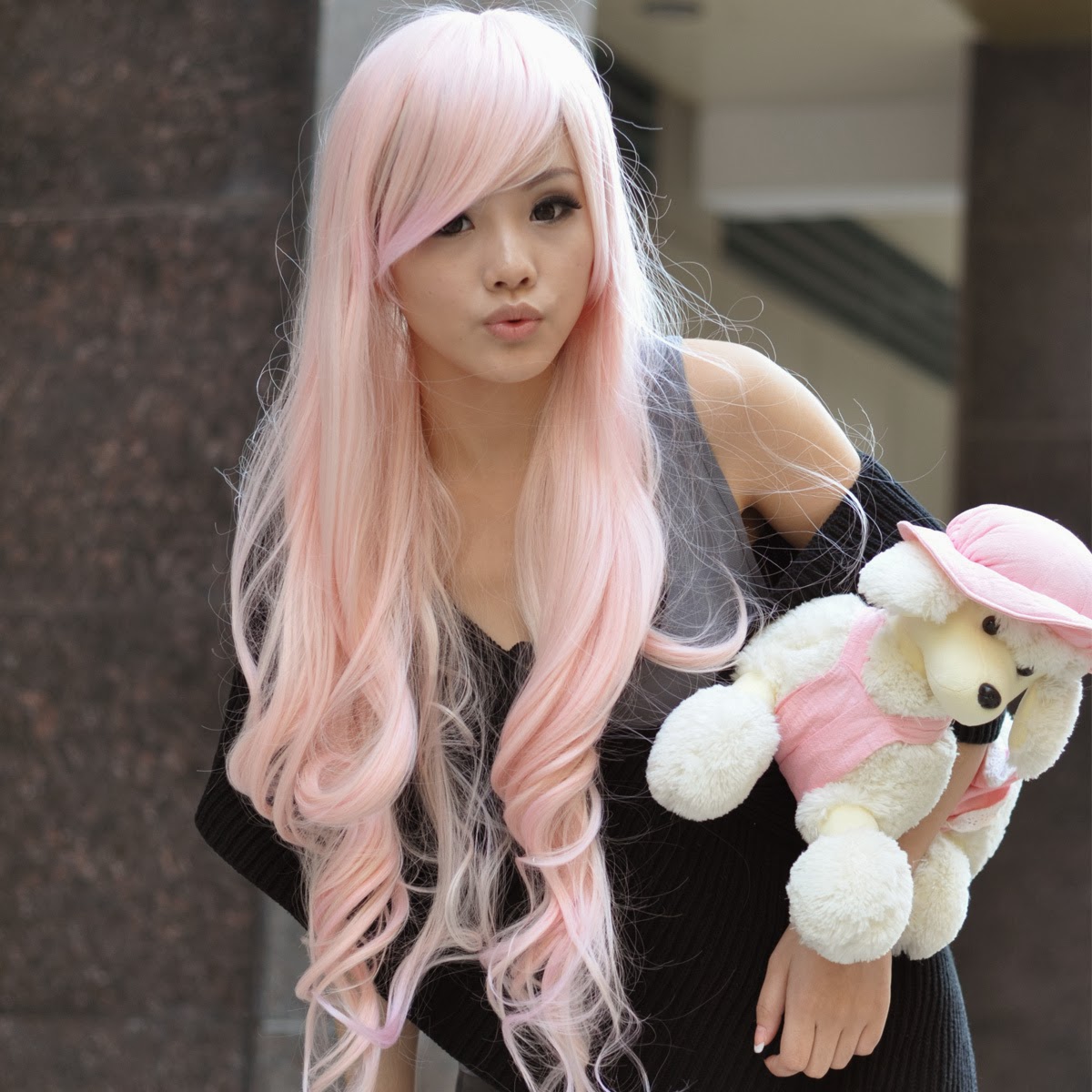 Anime wigs give that defining look to an anime character 