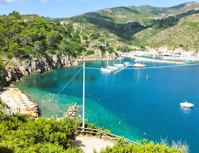 spiaggia grotta torre Capraia