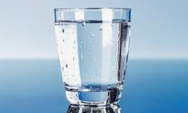 أهم الفوائد الصحية لشرب الماء الدافئ يوميا