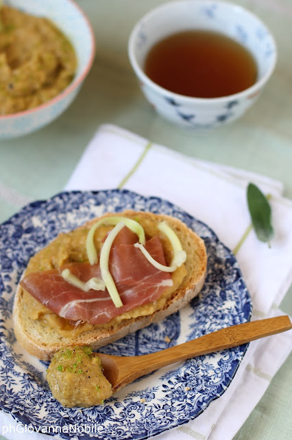 Paté di fagioli cannellini con prosciutto crudo