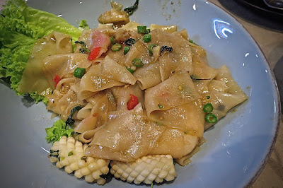 Kra Pow Thai Restaurant, pad kee mao seafood