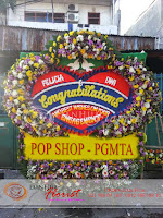 bunga papan pernikahan, bunga ucapan selamat, toko karangan bunga, toko bunga jakarta, toko bunga, florist jakarta, karangan bunga happy wedding bunga papan berukuran besar, karangan bunga terbesar, bunga papan full flower