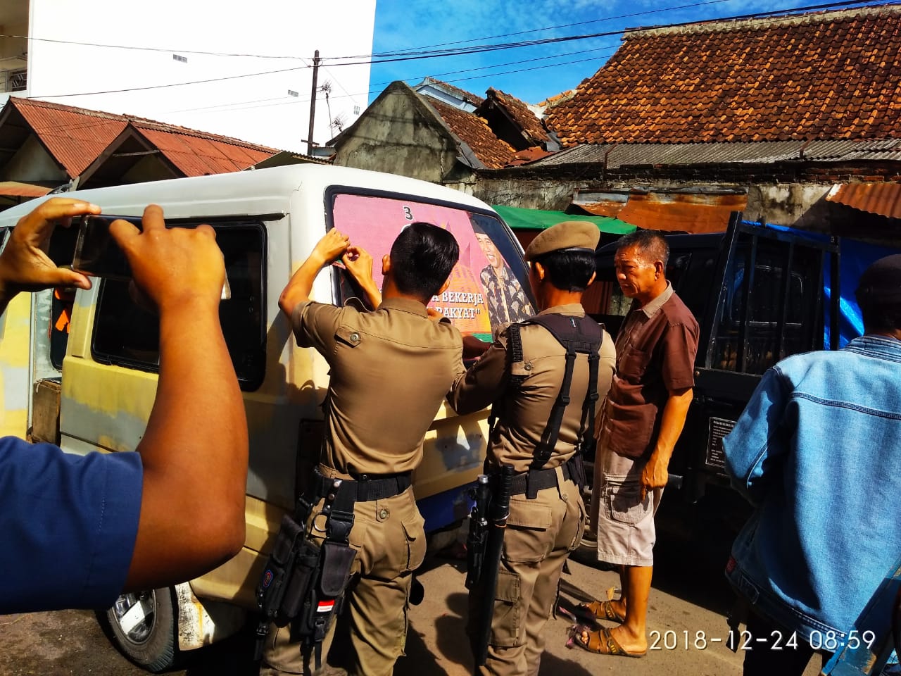 40 Koleski Terbaik Polisi  Lepas Stiker  Di Mobil  Angkutan 