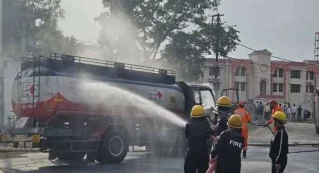 देहरादून : पेट्रोल से भरे टैंकर में लगी आग, मची अफरा तफरी